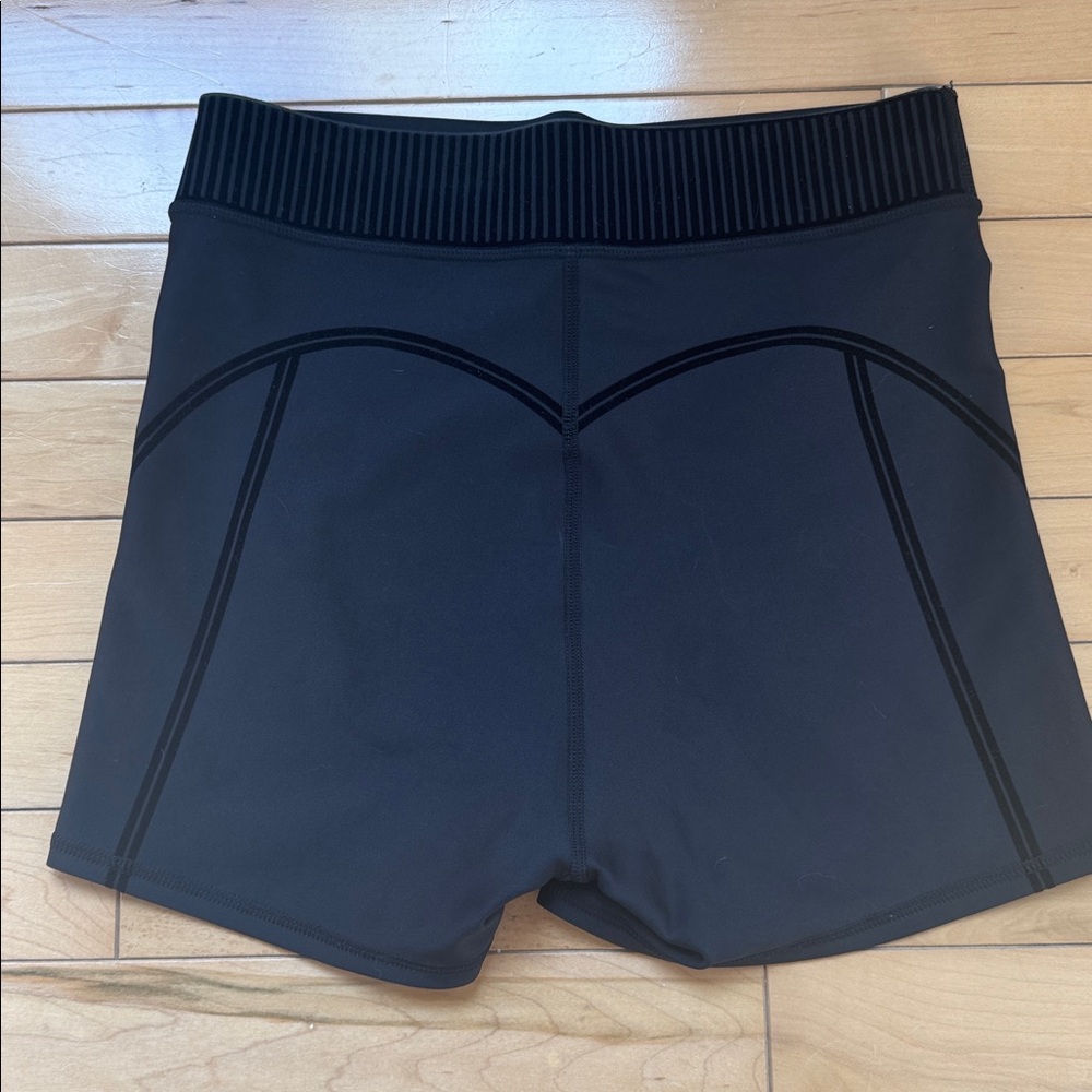ALO Airlift High Waist Women's Black Shorts - Picture 2 of 3